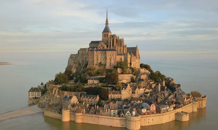 Mont Saint-Michel Normandy D-Day Omaha Beach Private from Paris
