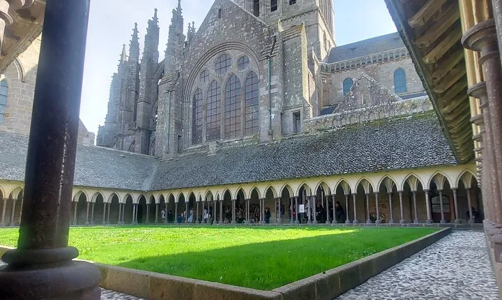 Small Group Day Trip to Mont Saint Michel with Luxury Van