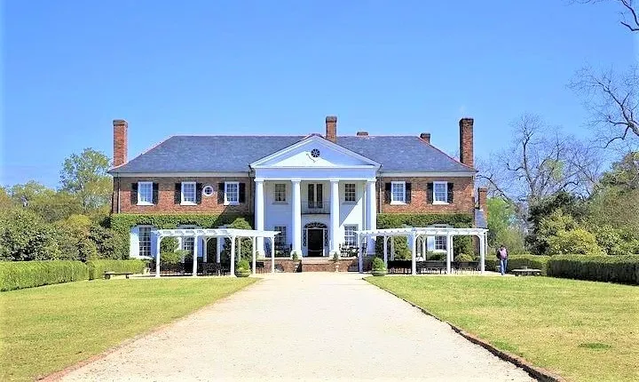 Boone Hall Plantation Admission & Tour with Transportation from Charleston