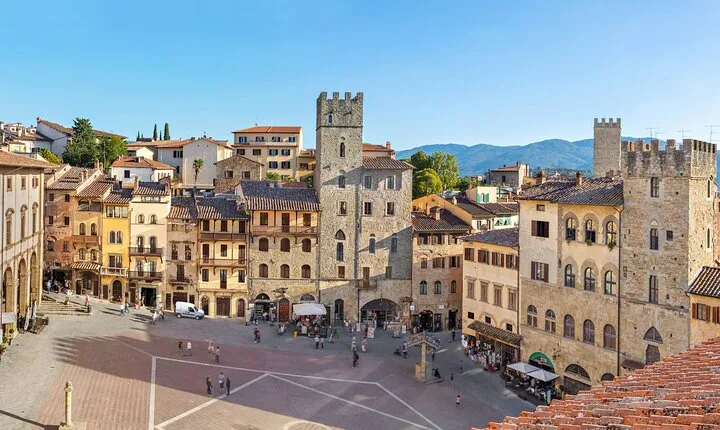Kid-Friendly Arezzo Private Guided Tour for Families
