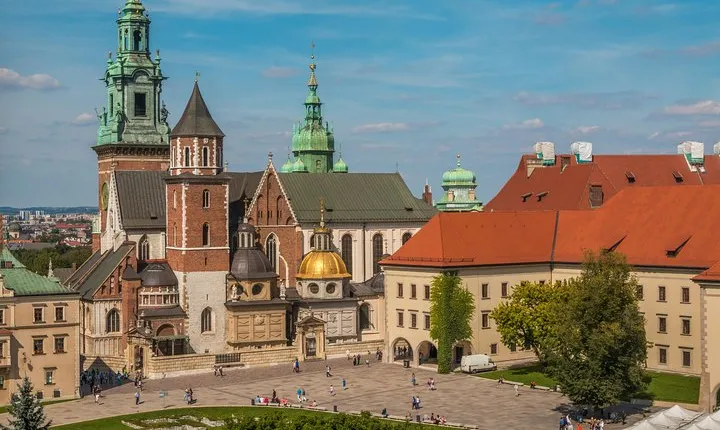 Wawel Hill Private Walking Tour in your chosen language