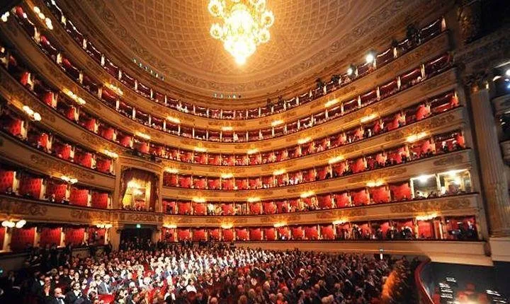 Skip the Line:Duomo Cathedral,La Scala & Optional Hop-on Hop-off