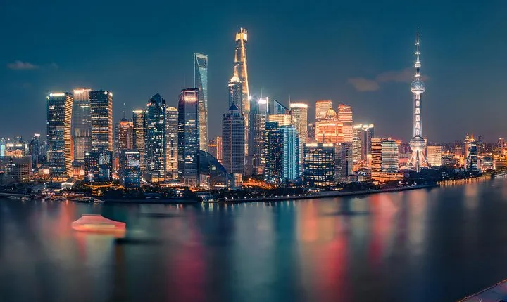 Huangpu River Cruise and Shanghai Nightlife Experience with Optional Late Dinner