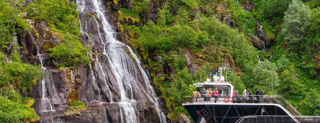 Lysefjorden cruise with Pulpit Rock and Vagabonds Cave