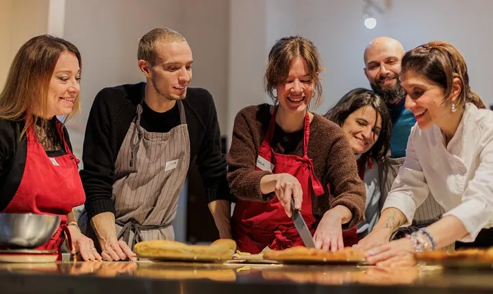 International aperitif + cooking class in Italian