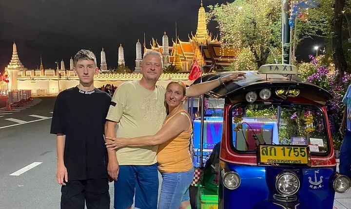 Bangkok Night Tour: Food, Temple & Tuk Tuk