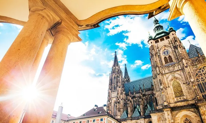 Prague Castle: Brief Introduction & Entrance Ticket