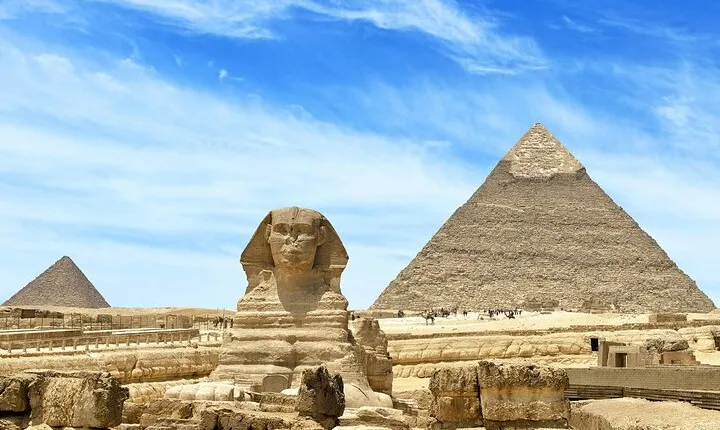 Day Trip To Pyramids Of Giza and The Egyptian Museum