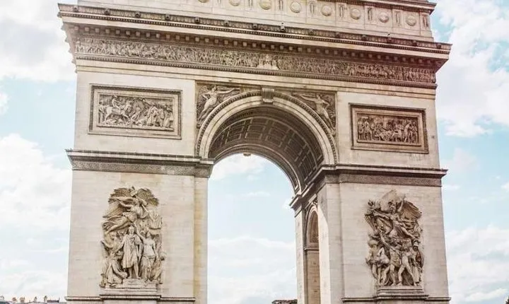 Return transfer from / to Paris Airport
