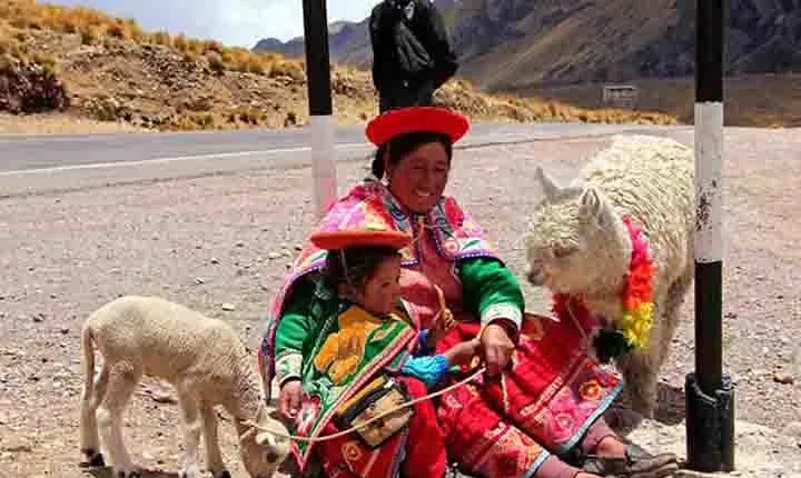 Cusco to Puno via Andahuaylillas and Raqch'i