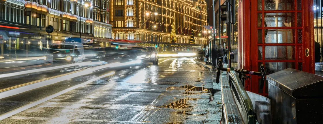 Open vintage bus tour of London Christmas lights