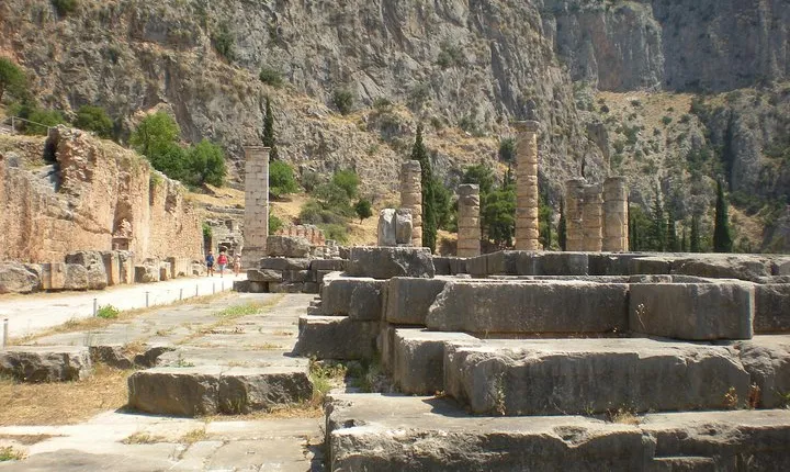 Delphi private day trip "all inclusive"up to 15 in a luxurious Mercedes Minibus