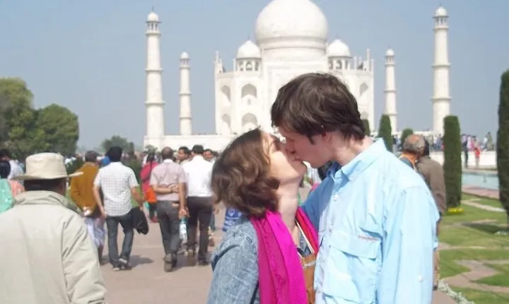 From Delhi: 2-Day Taj Mahal Sunrise Tour with Fatehpur Sikri
