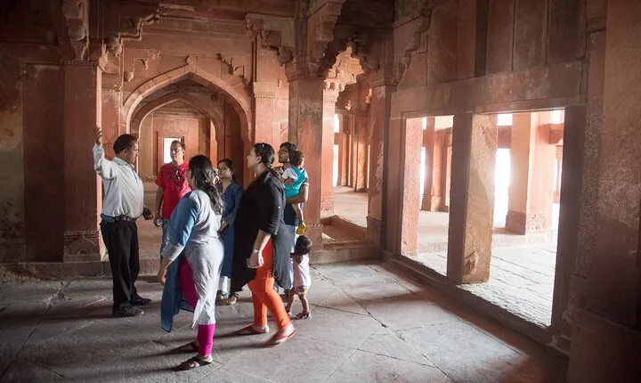 Visit Fatehpur Sikri and Agra Drop from Delhi with Guide Service