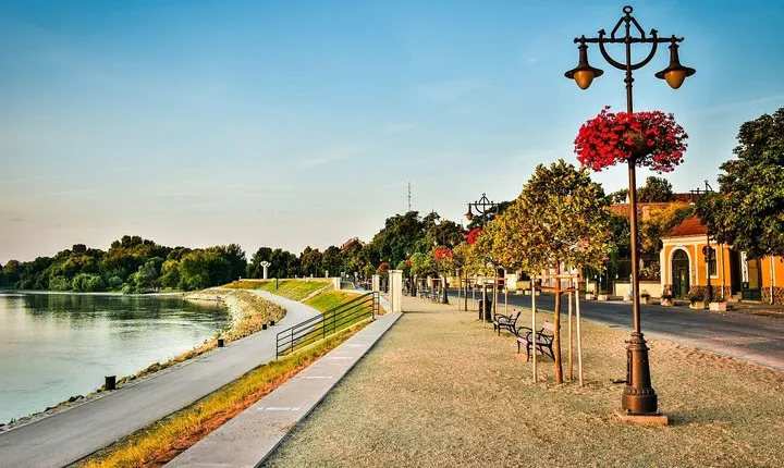 Private Guided Tour to Szentendre & Visegrád Castle (Danube Bend)