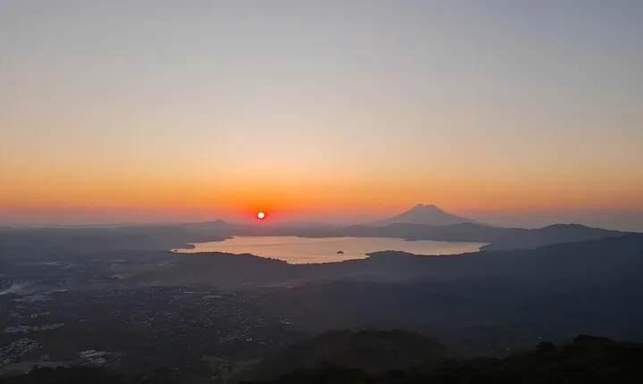 San Salvador Hiking Tour to Scenic Viewpoint of the City
