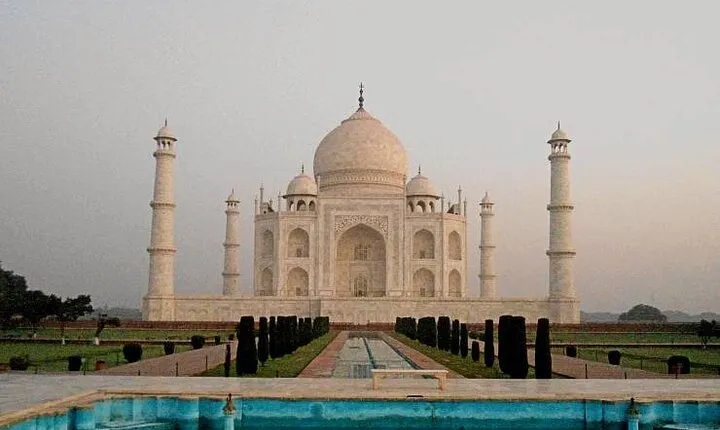 Taj Mahal Sunrise and Sunset Tour from Delhi with Fatehpur Sikri