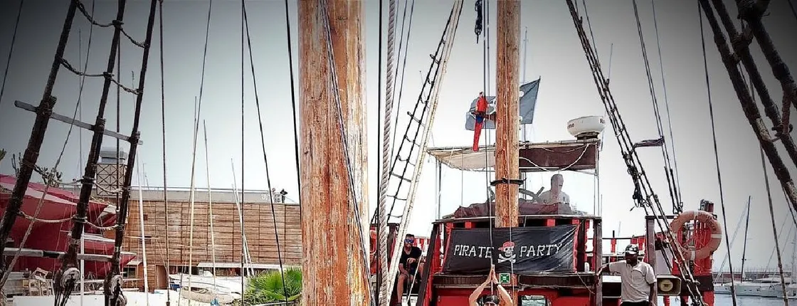 Pirate boat trip experience in Barcelona