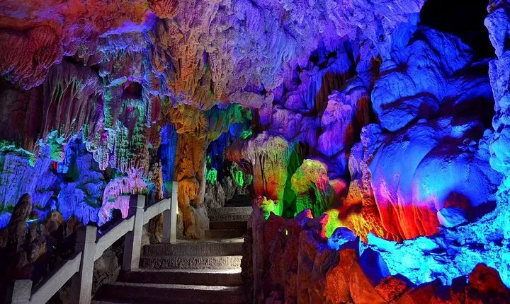 Guilin Private Day Tour to Reed Flute Cave,Elephant Trunk Hill and Daxu Old Town