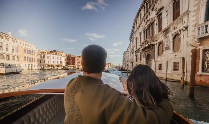 Private Grand Canal, Murano and Burano Tour with 3 Course Lunch