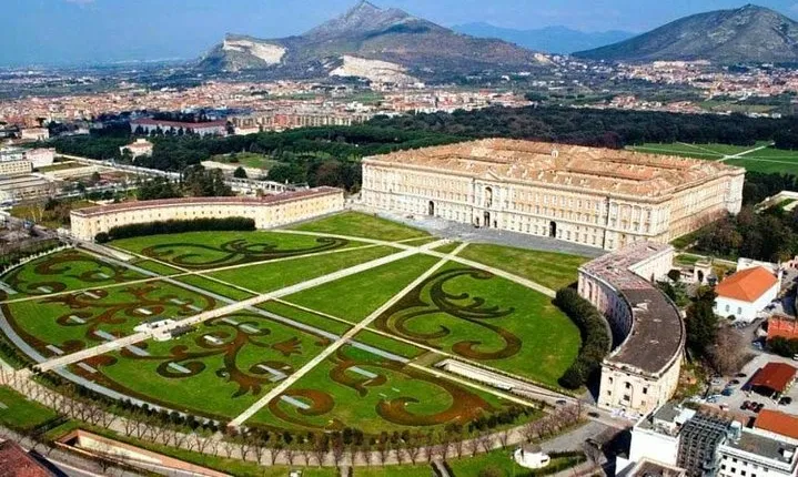 Shopping Tour, Designer Outlet & Caserta Royal Palace