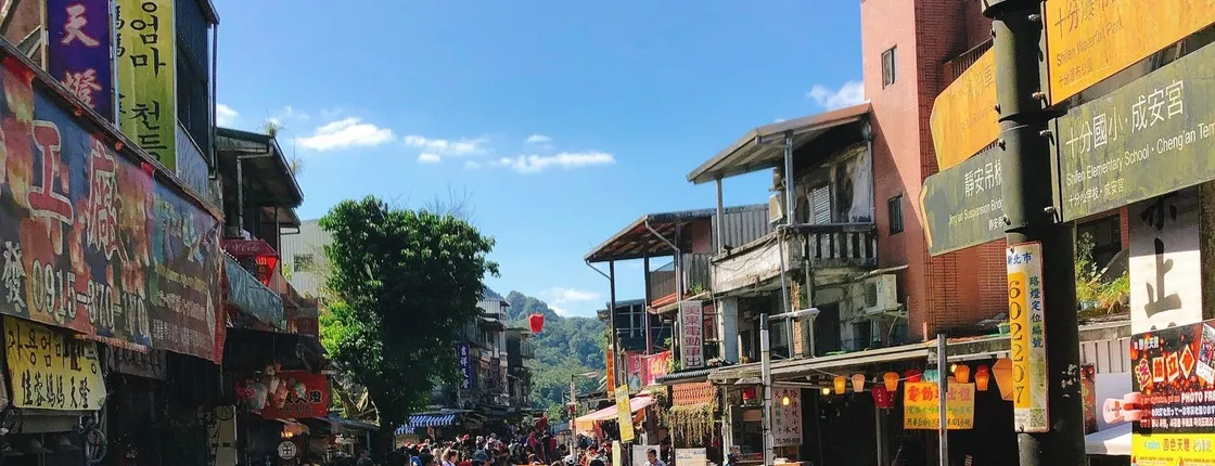 Guided tour to Pingxi Sky Lantern and Shifen Waterfall from Taipei