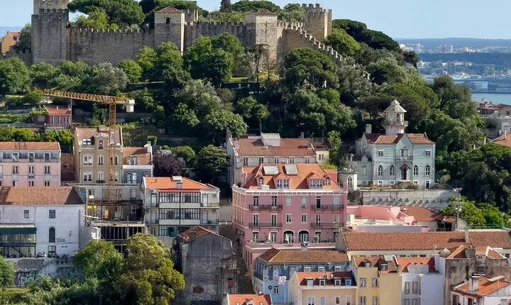 Lisbon: Private 5-Hour Tour with Rio Tejo Boat Route