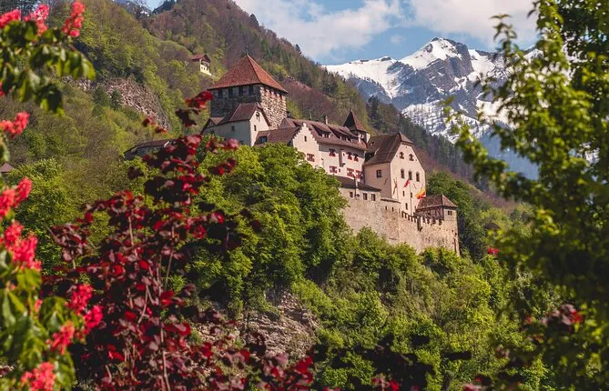 Surprise Walk of Vaduz with a Local