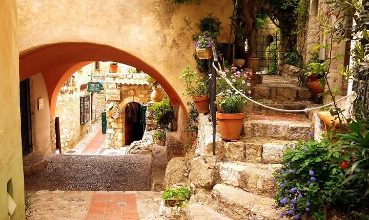 Eze, Monaco, & Monte-Carlo Half-Day Trip Private tour