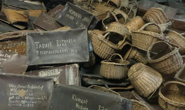 Small Group Auschwitz Tour from Lodz with Lunch