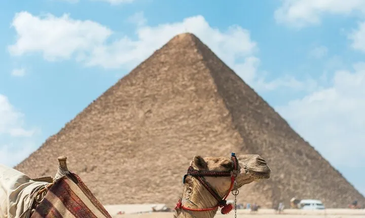 Cairo private 8 hours tour pyramids, Egyptian museum & bazaar