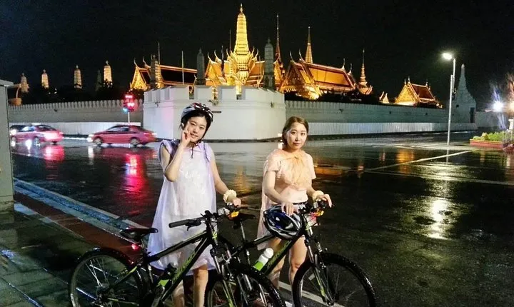 Popular Landmark Night Bike Tour in Bangkok