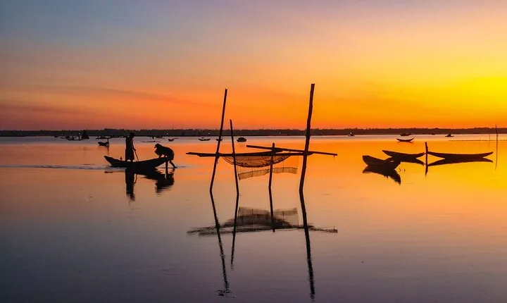 Tam Giang Lagoon Sunset Experience Private Tour from Hue