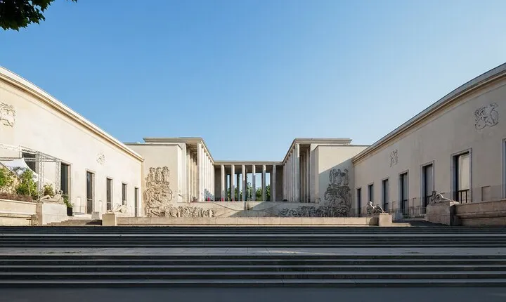 Paris: Palais de Tokyo Exhibits and Landmarks Audio Tour