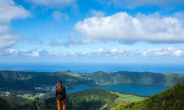 Private Car: Sete Cidades & Lagoa do Fogo & Pineapple Plantation