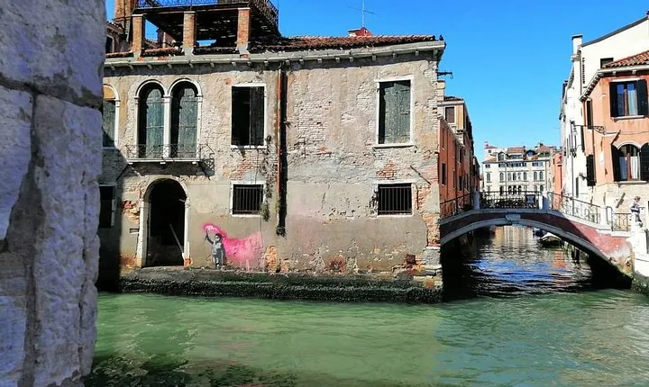 Off the Beaten Path Walk in Venice