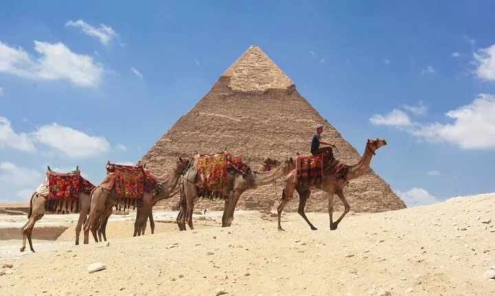 Private Visit Giza Pyramids, Egyptian Museum and Coptic Cairo