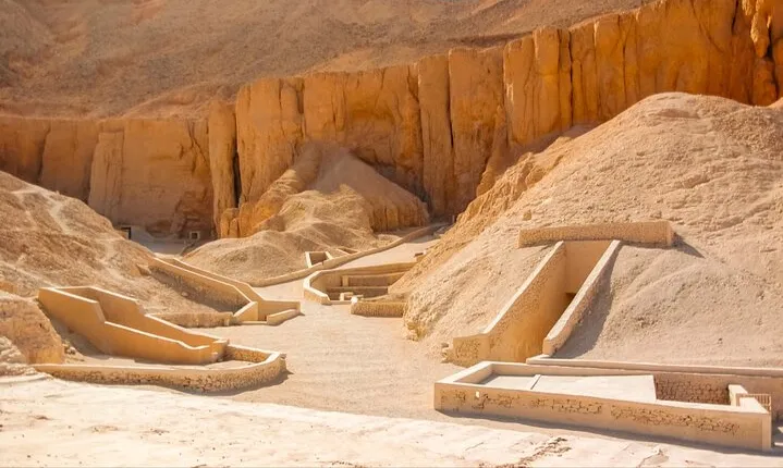 Tour to West Bank, Valley of the Queens,Temple of Karnak in Luxor