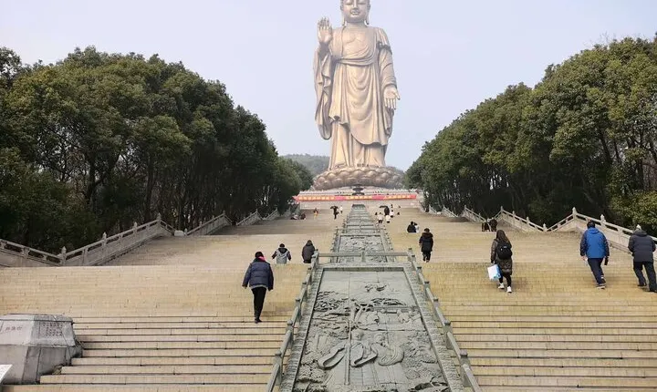 Private Day Trip to Wuxi Lingshan Grand Buddha and Taihu Lake from Shanghai