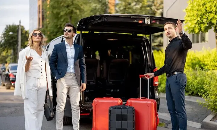 Private transfer from Paris and its CDG and Orly Airports