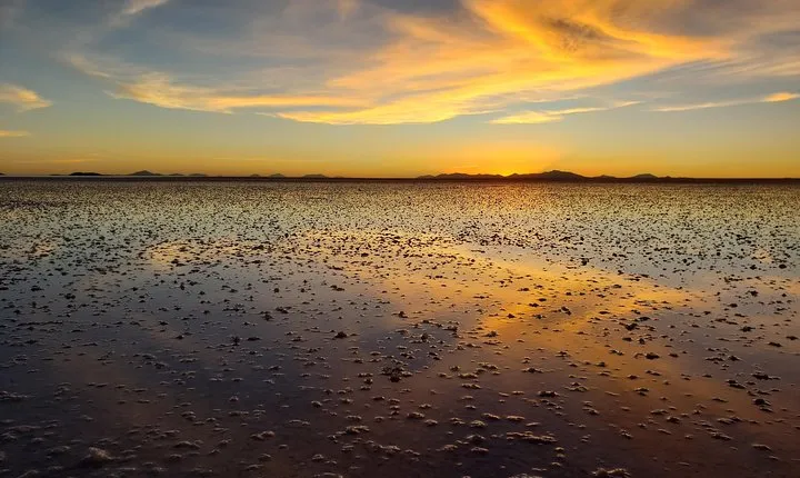 Salar de Uyuni and colored lagoons tours 3 days