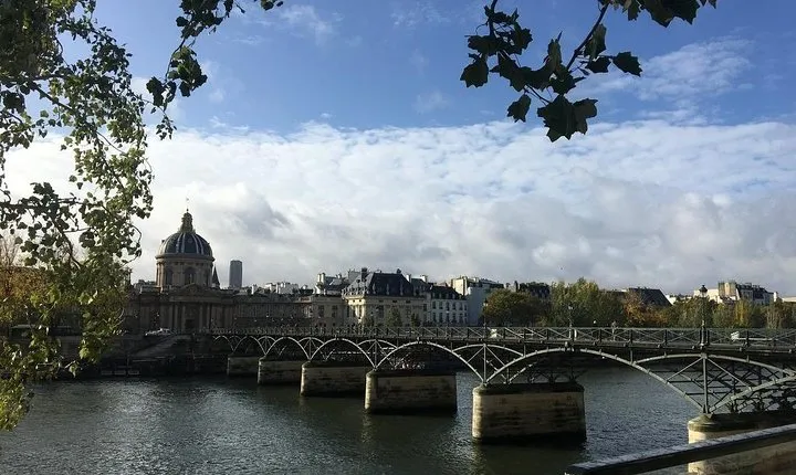 Visits in Italian : Latin Quarter and the Seine ( 2 itineraries)