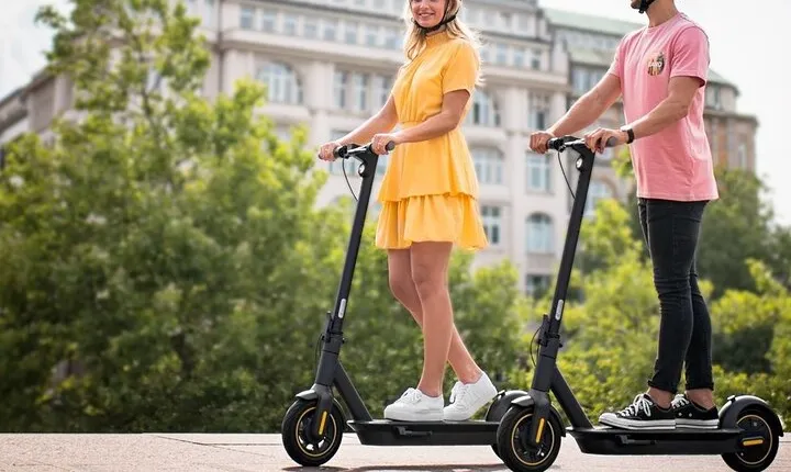 Paris City Tour by E-Scooter with Fun Guide (Small groups)