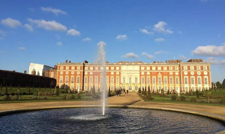 Private Full Day tour of Windsor castle and Hampton court palace from London