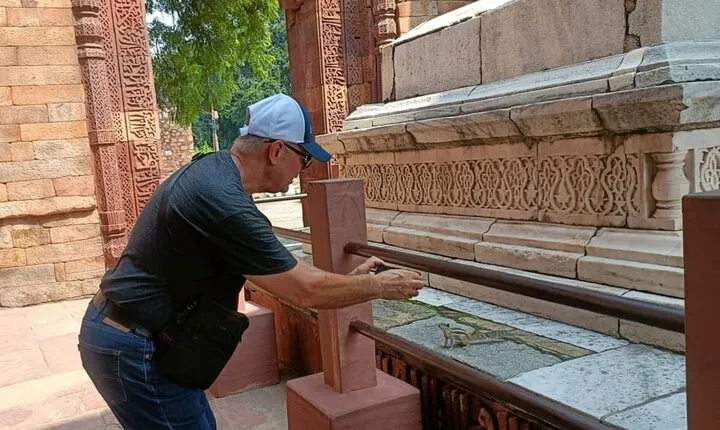 New Delhi Private City Day Tour with Guide Including Pick & Drop
