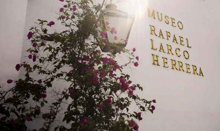 Half-Day Private tour to Larco Museum with Lunch at Café del Museo Restaurant