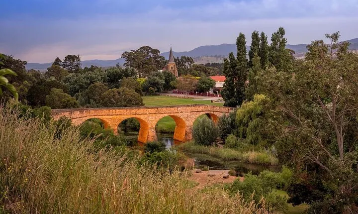 Hobart Hop-On Hop-Off Bus & Richmond Village Tour