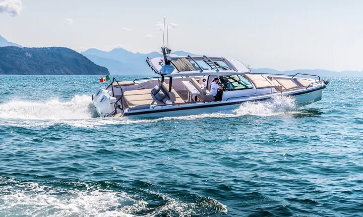 Private Boat Transfer to Kea, Hydra, Spetses, Mykonos and more