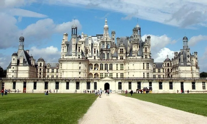 Loire Valley Castles VIP Private Tour: Chambord, Chenonceaux, Amboise