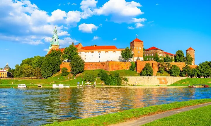 Fast Track Wawel Castle and Old Town Tour with Transfers